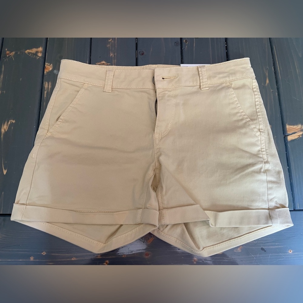 SO Light Yellow Khaki Shorts Brand New Favorite Midi